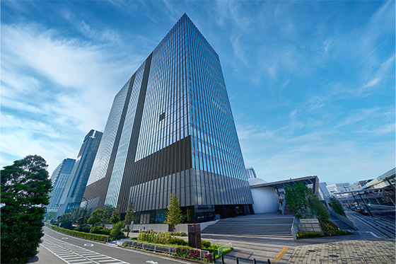 Isuzu begins review of merger with UD Trucks — Combining the strengths of both companies to create greater value and swift decision-making —